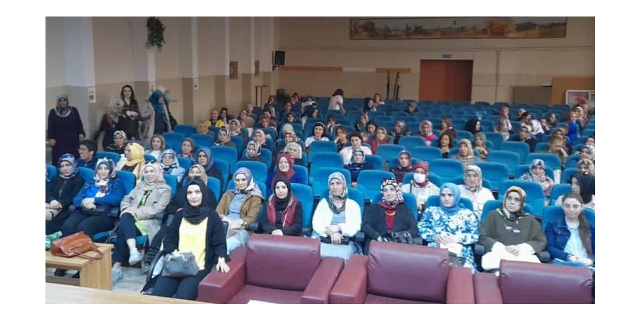 Usta öğreticilerine ’Türk Edebiyatında Aile’ eğitimi verildi