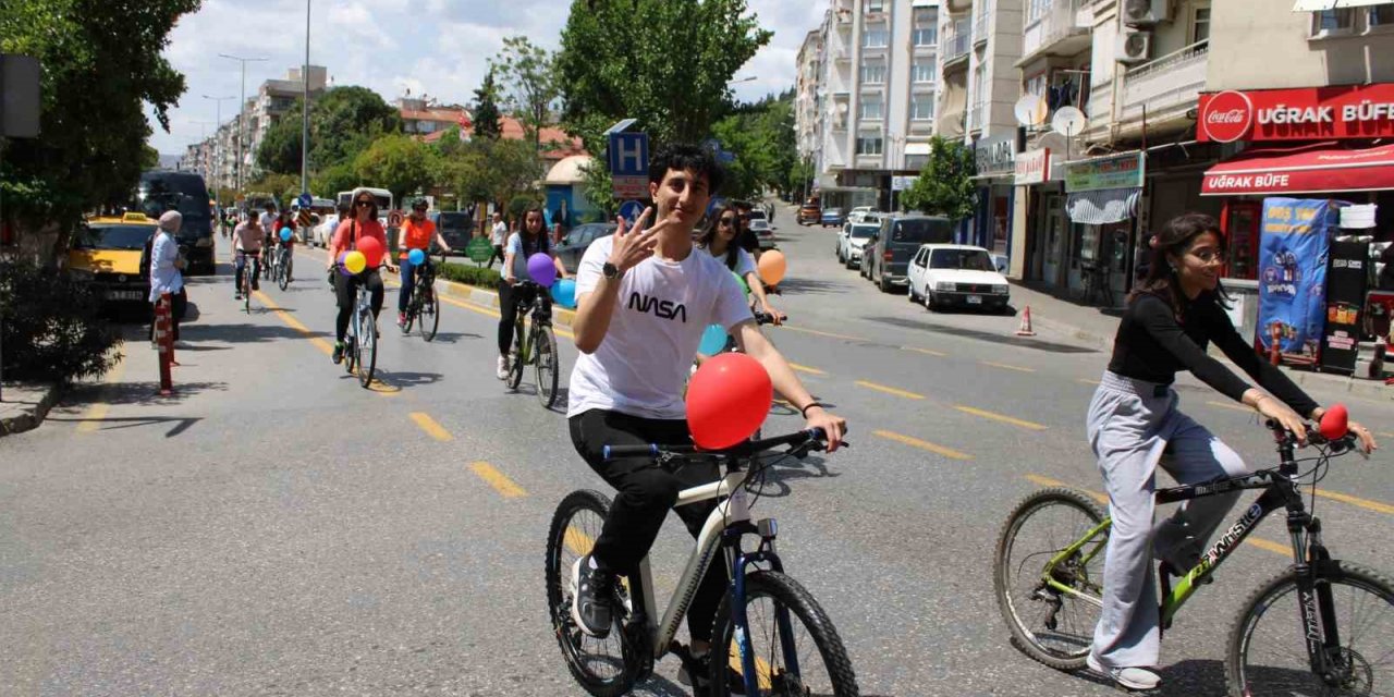 Pedallar, 19 Mayıs için çevrildi