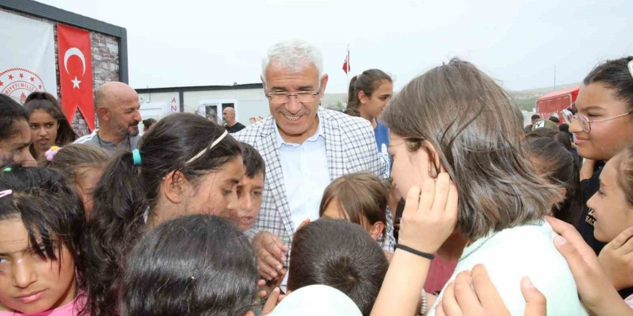 Depremzede öğrenciler dereceye girmek için yarıştı