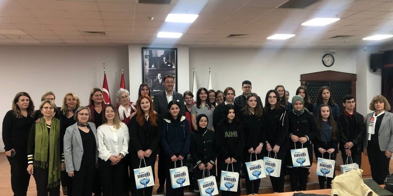 "Mutlu Kadın Mutlu Toplum" kompozisyon yarışmasında öğrenciler ödül aldı