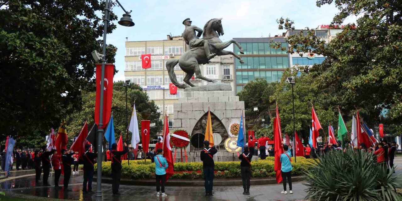 19 Mayıs etkinlikleri Atatürk Anıtı’ndaki törenle başladı