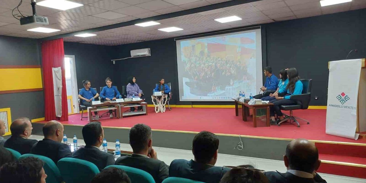 Ağrı’da “Anadolu Mektebi Yazar Okumaları" projesi paneli düzenlendi