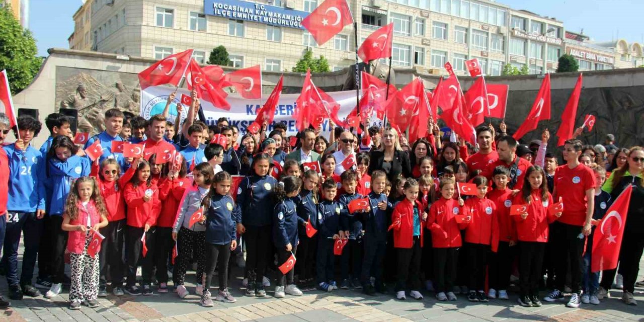 Gençlik ve Spor İl Müdürü Kabakcı: "Mesele memleketse yaşımız 19"