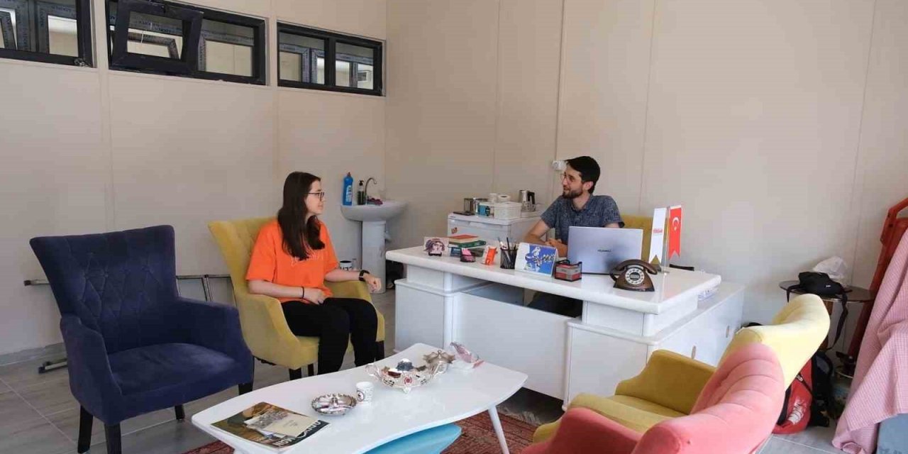 Bakan Kurum: ”Deprem bölgesinin normalleşmesi için esnafımızın ayağa kalkması şarttı, geçici barınma alanlarıyla eş zamanlı geçici iş yerlerini de hayata geçirdik”