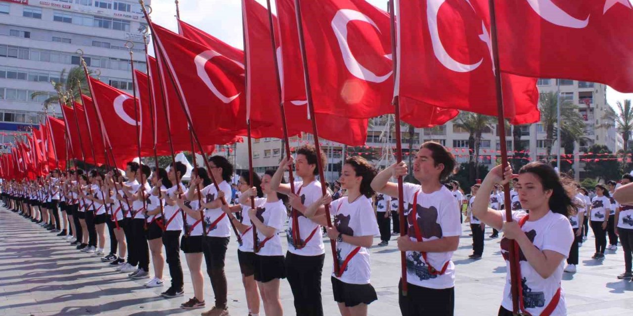 19 Mayıs İzmir’de coşkuyla kutlandı