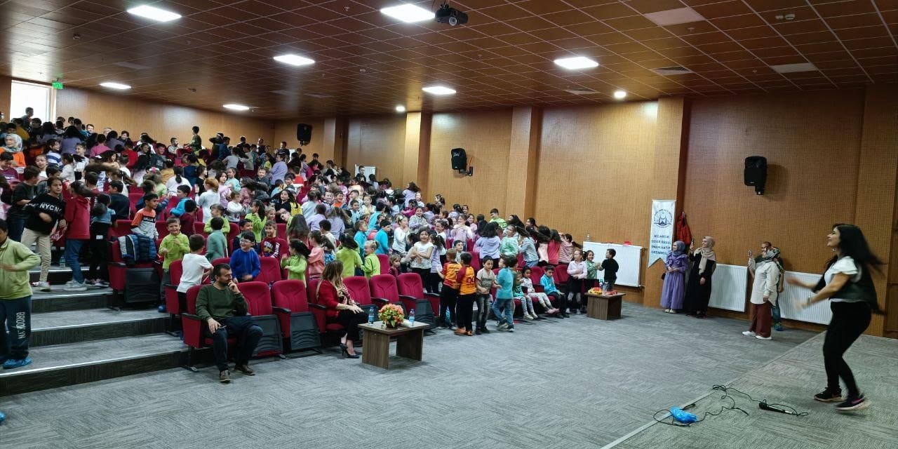 Hisarcık’ta kukla ve Karagöz şenliğine büyük ilgi