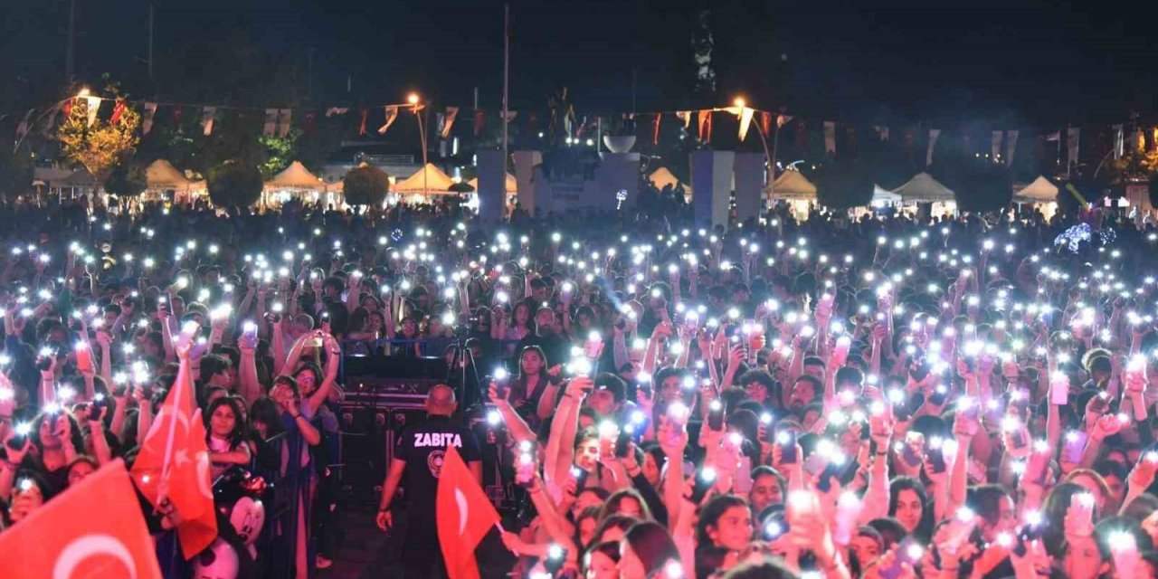 Fethiye’de 19 Mayıs coşkusu “Gripin” konseriyle yaşandı