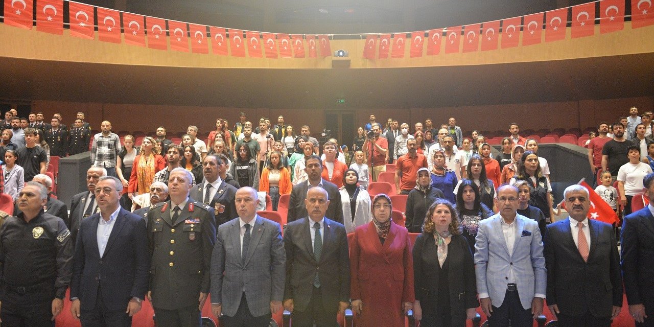 Bakan Kirişçi: "Bu millet gençlerine inanıyor ve güveniyor"