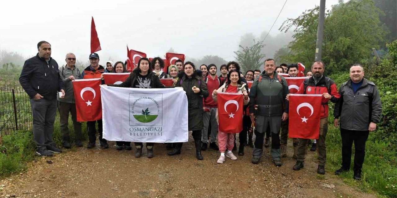 19 Mayıs’ı Uludağ’da yürüyüş yaparak kutladılar