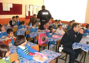 Öğrencilere trafik eğitimi