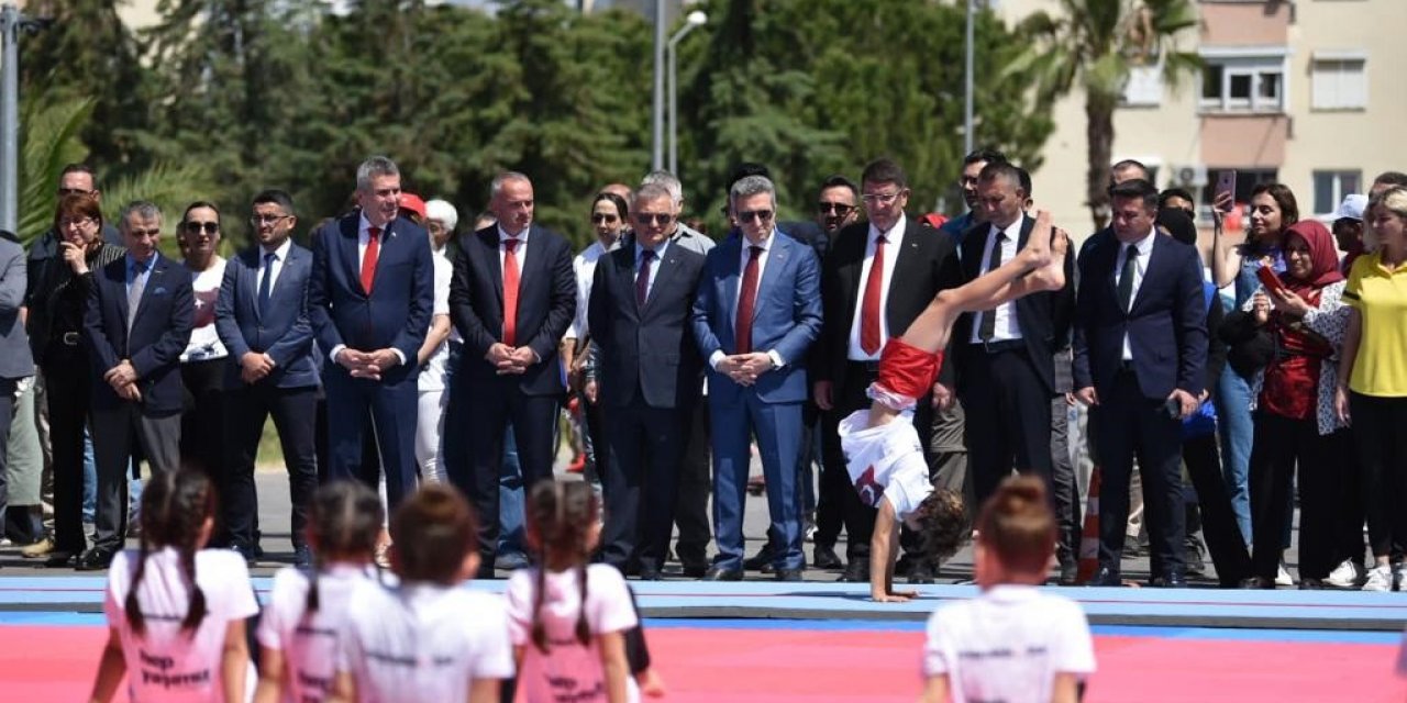 19 Mayıs Atatürk’ü Anma, Gençlik ve Spor Bayramı Antalya’da coşkuyla kutlandı