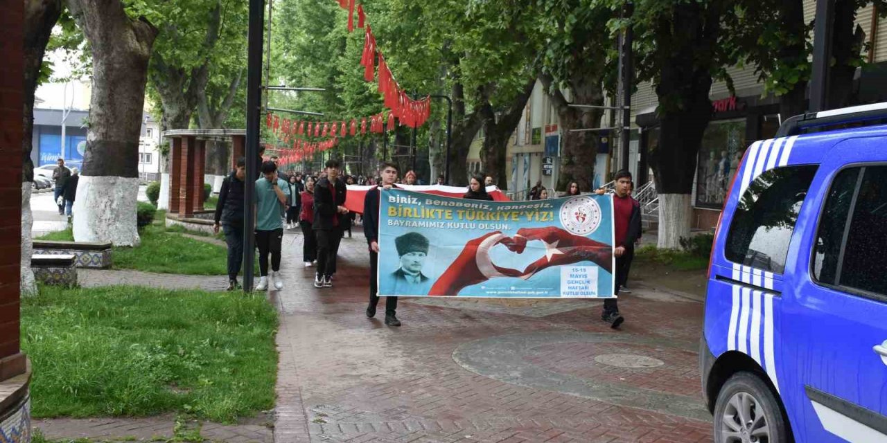 Hendek’te 19 Mayıs coşkusu