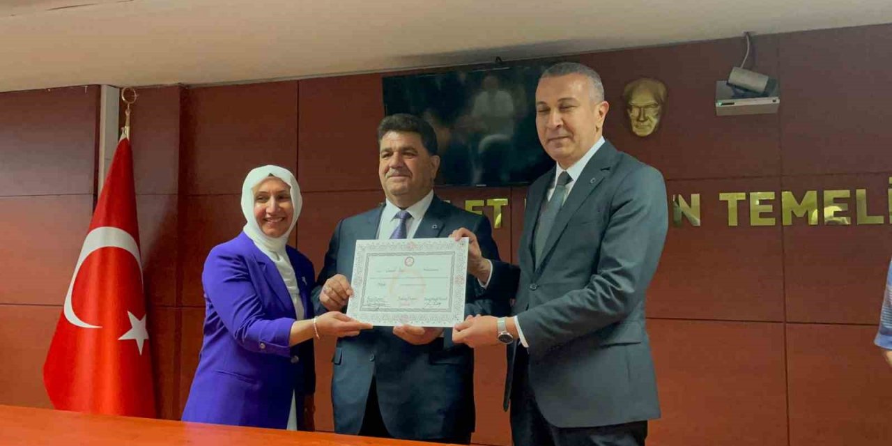 Niğde Milletvekilleri mazbatalarını aldı