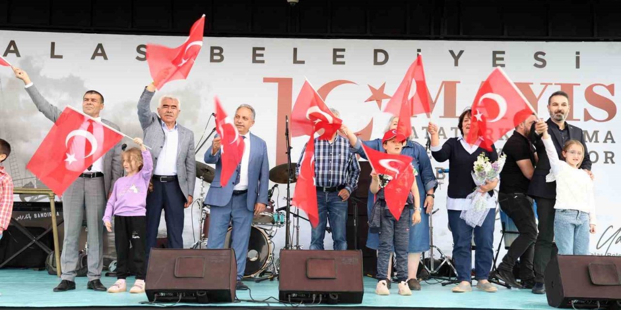 Talas’ta muhteşem 19 Mayıs coşkusu