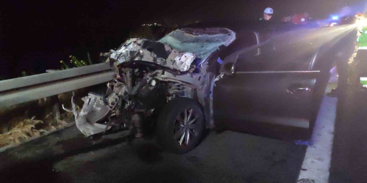 Otoyolda feci kaza; 1 ölü 1 ağır yaralı