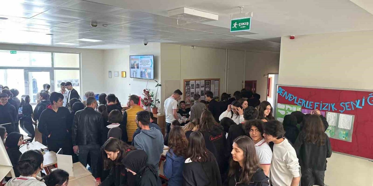 Kütahya Necip Fazıl Kısakürek Anadolu Lisesinde Fizik Şenliği