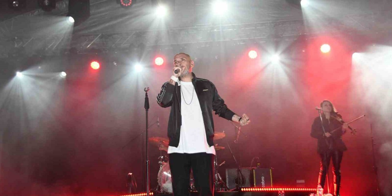 Ünlü rock grubu Gripin Kemer’de konser verdi