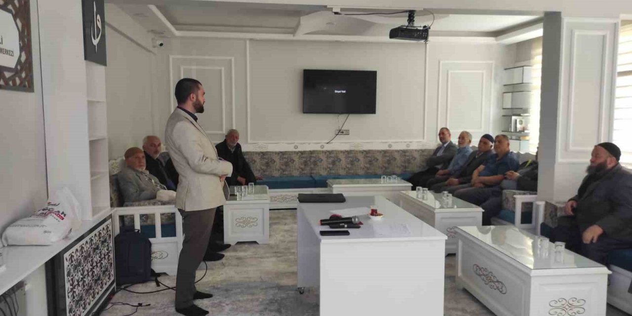 Türkeli’de hacı adaylarına eğitim