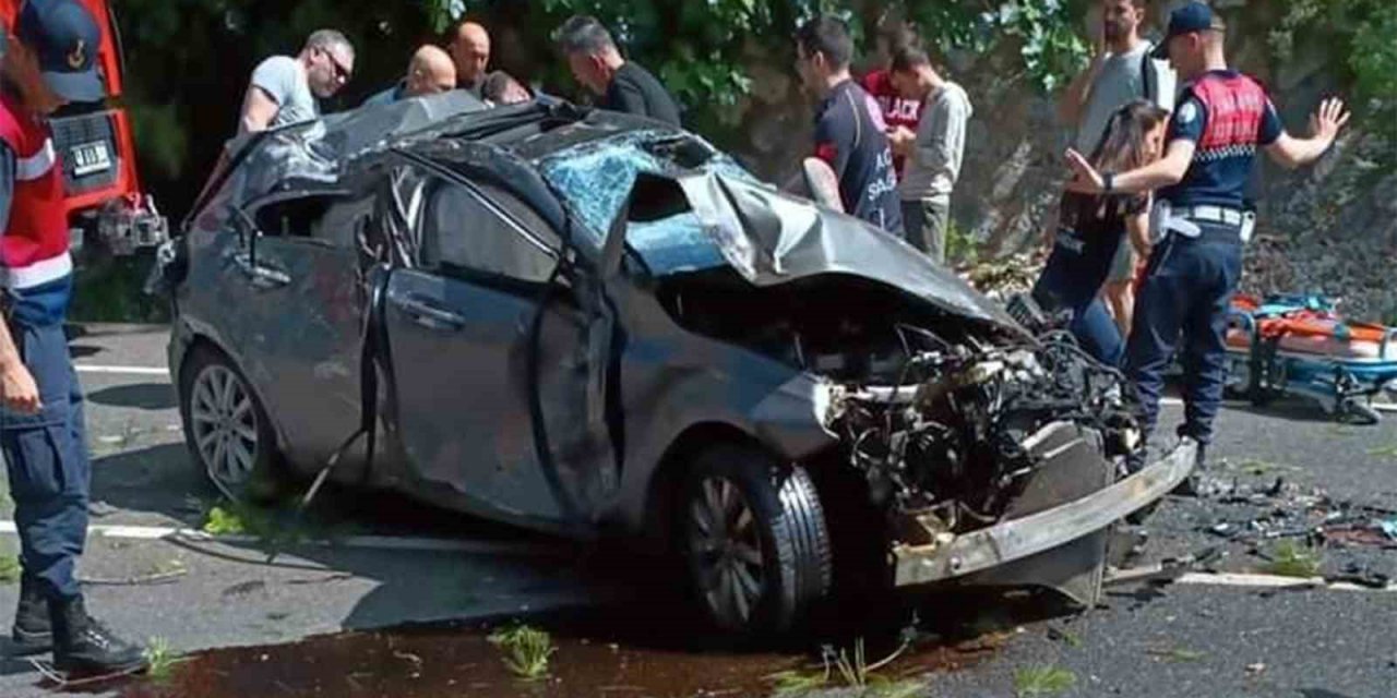 Sakartepe rampasında araç uçtu, kadın doktor sürücünün parmağı koptu