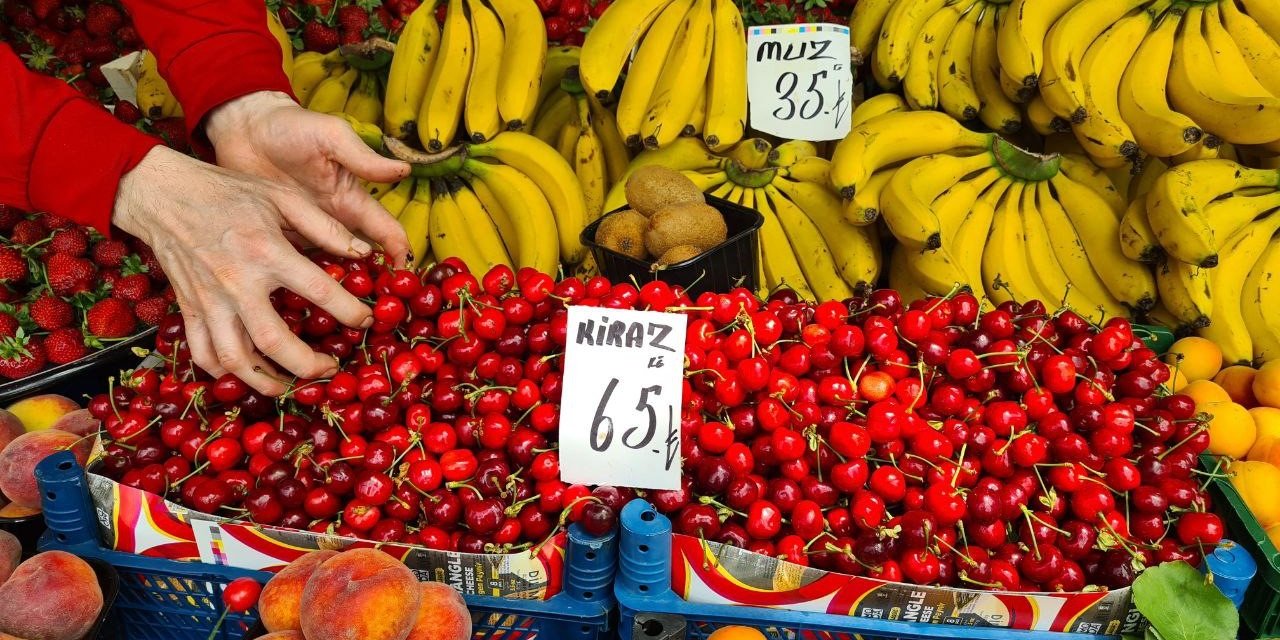 Yaz mevsiminin habercisi kiraz tezgahlardaki yerini aldı