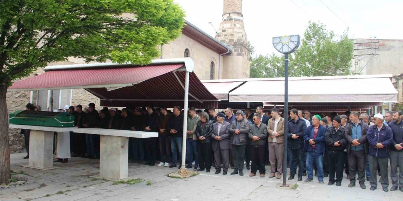 Vefat eden şehit babası sonsuzluğa uğurlandı