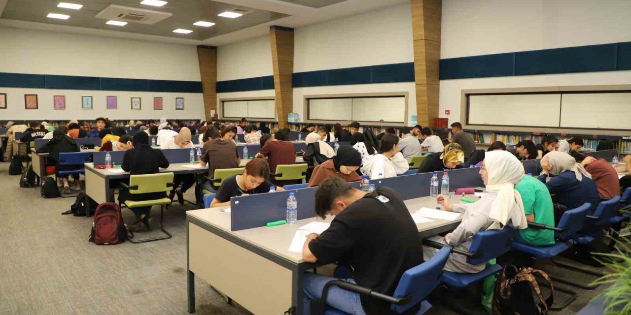 Ücretsiz deneme sınavına binlerce öğrenci katıldı