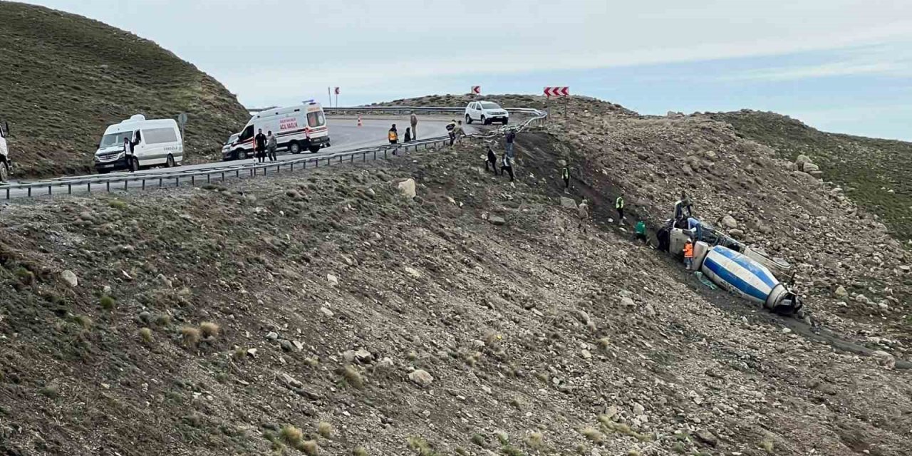 Beton mikseri uçuruma yuvarlandı: 1 yaralı