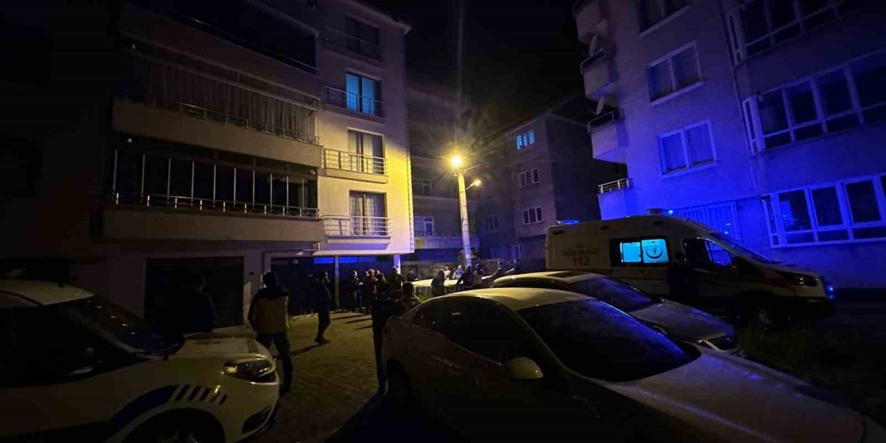 Çatıya çıkan vatandaşı ekipler ikna etti