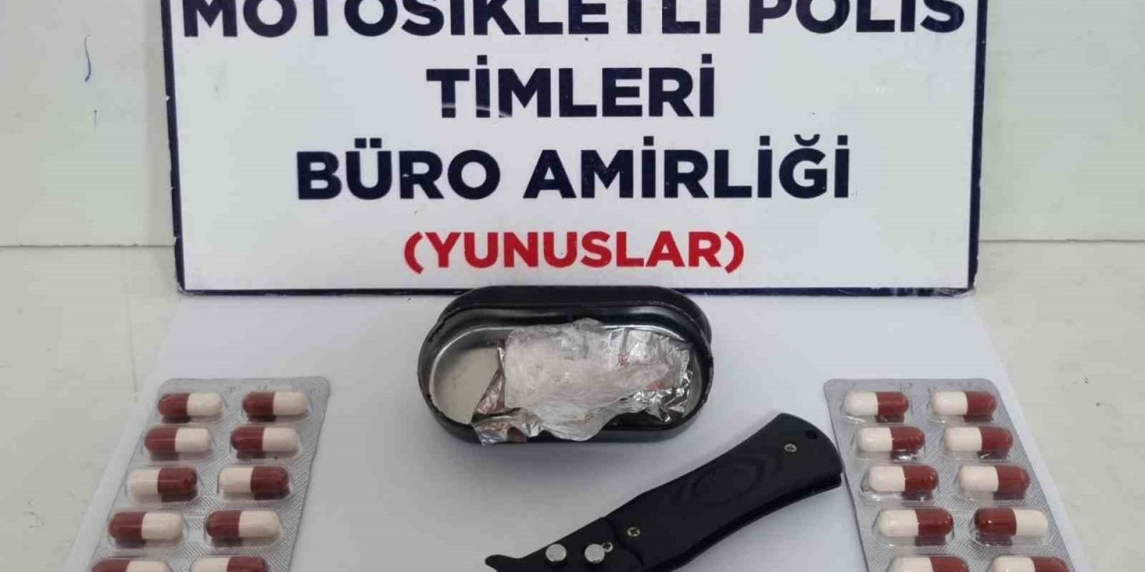 Kütahya’da Yunus Timleri bir kişinin eşyaları arasında uyuşturucu buldu