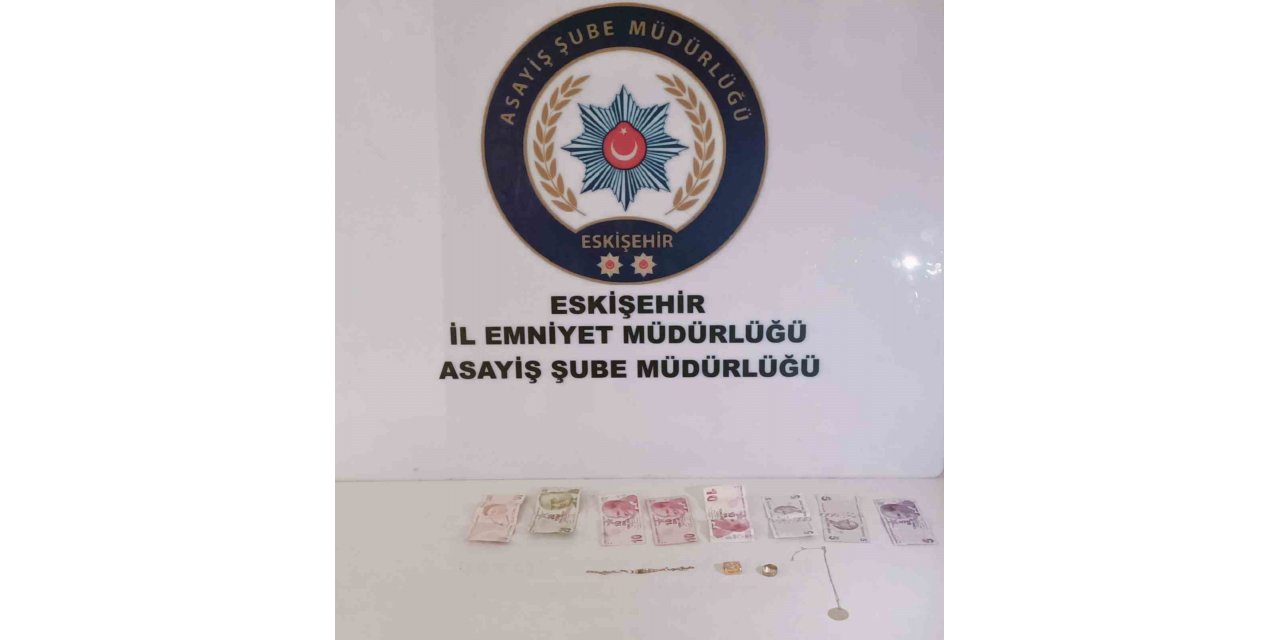 Çaldıkları ziynet eşyalarıyla birlikte yakalandılar