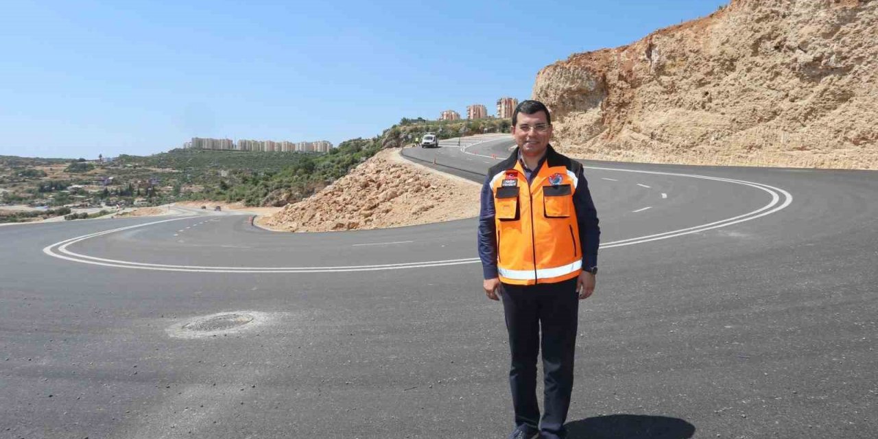 Kepez’e kent ulaşımını rahatlatan 22 metre genişliğinde cadde