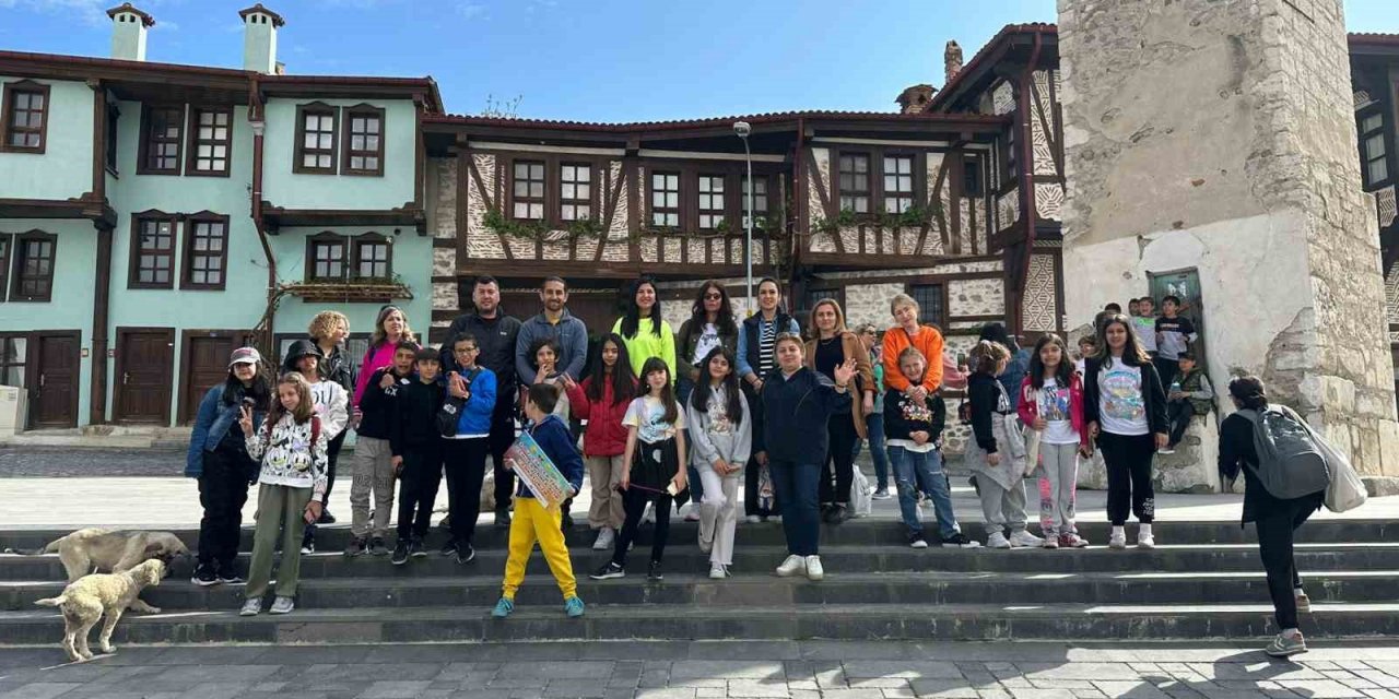 Sivrihisar turist akınına uğruyor