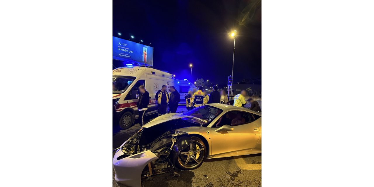 Ünlü otomobil fenomeninin yeni aldığı 14 milyon TL’lik lüks aracı kazaya karıştı
