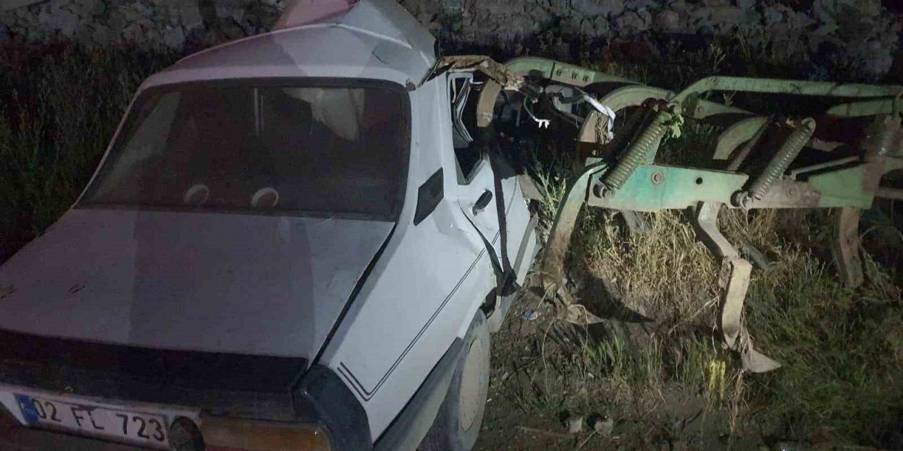 Otomobil ile traktör çarpıştı: 1 yaralı