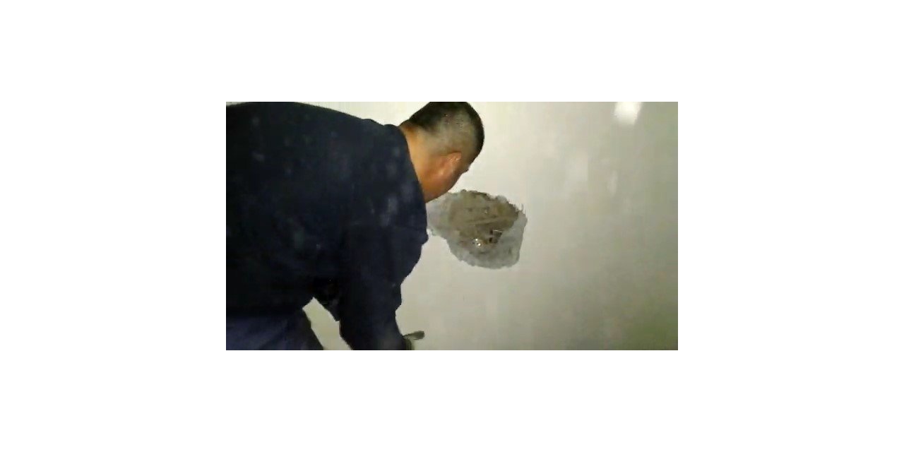 Batman’da iki bina arasında sıkışan yavru kedi kurtarıldı