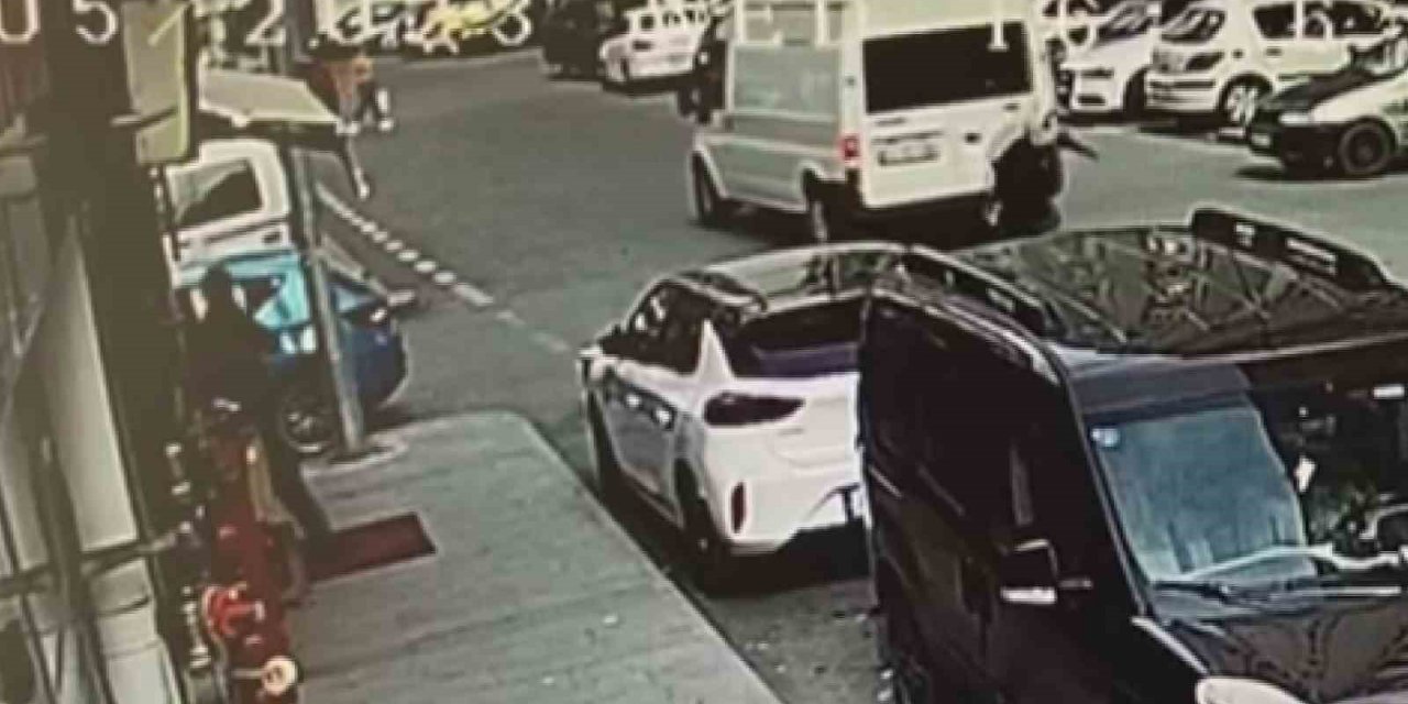 Dikkatsiz sürücü geri geri giderken yaşlı kadına çarptı