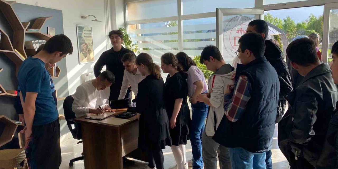 Liseli gençler, "Gençlik Haftasında" bir araya geldi