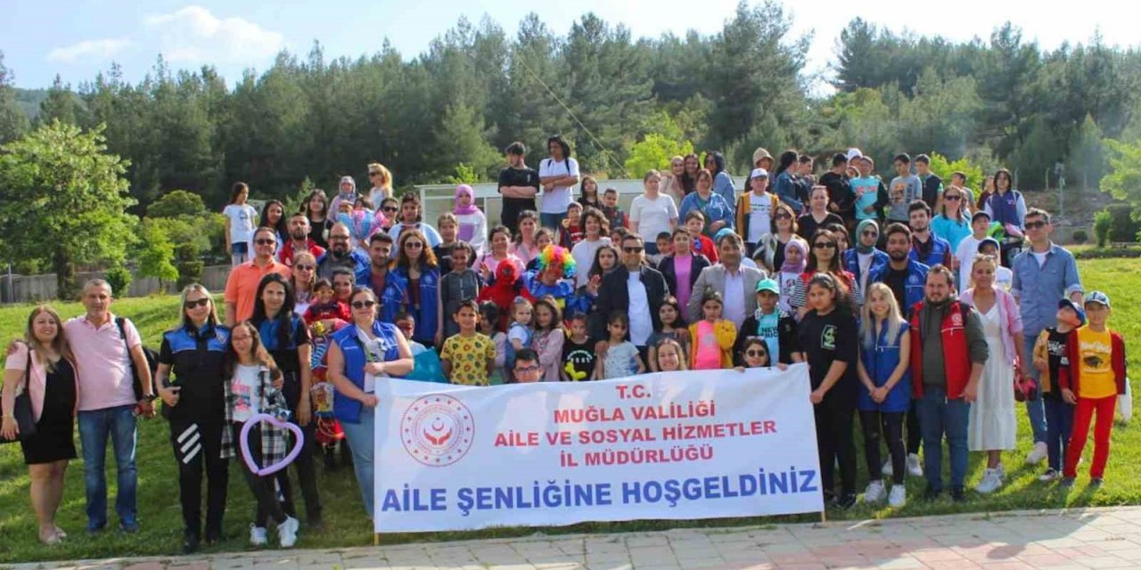 Muğla semaları uçurtmalarla renklendi