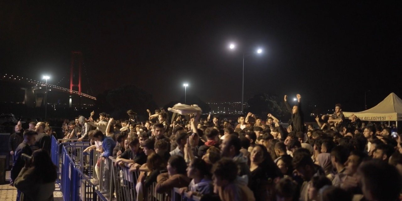 Altınova Gençlik Festivali’nde Tefo-Sefo ve Dilan Tatlıses, gençleri coşturdu