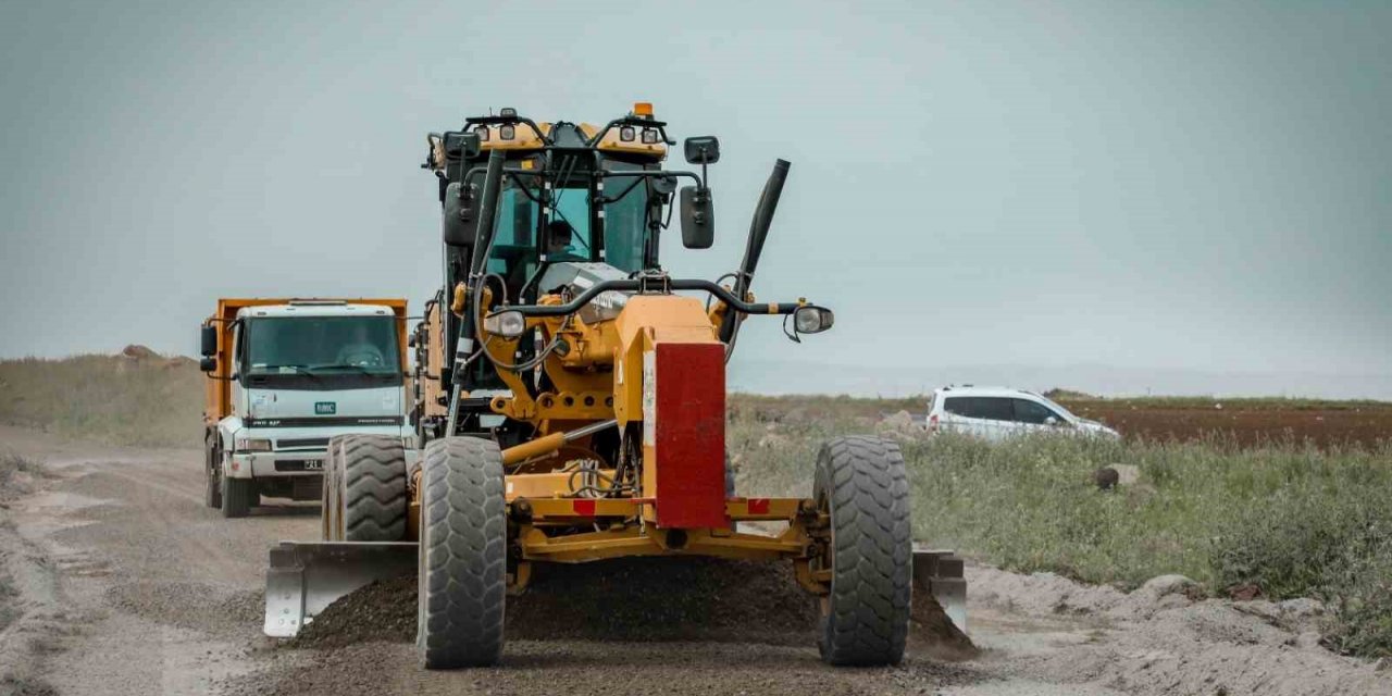 Yenişehir ilçesinde yol iyileştirme çalışmaları devam ediyor