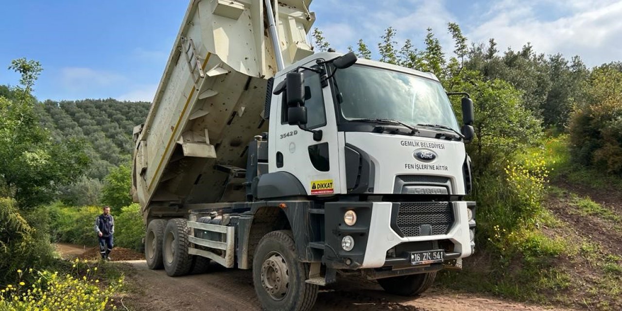 Gemlik’te çiftçilere arazi yolu desteği