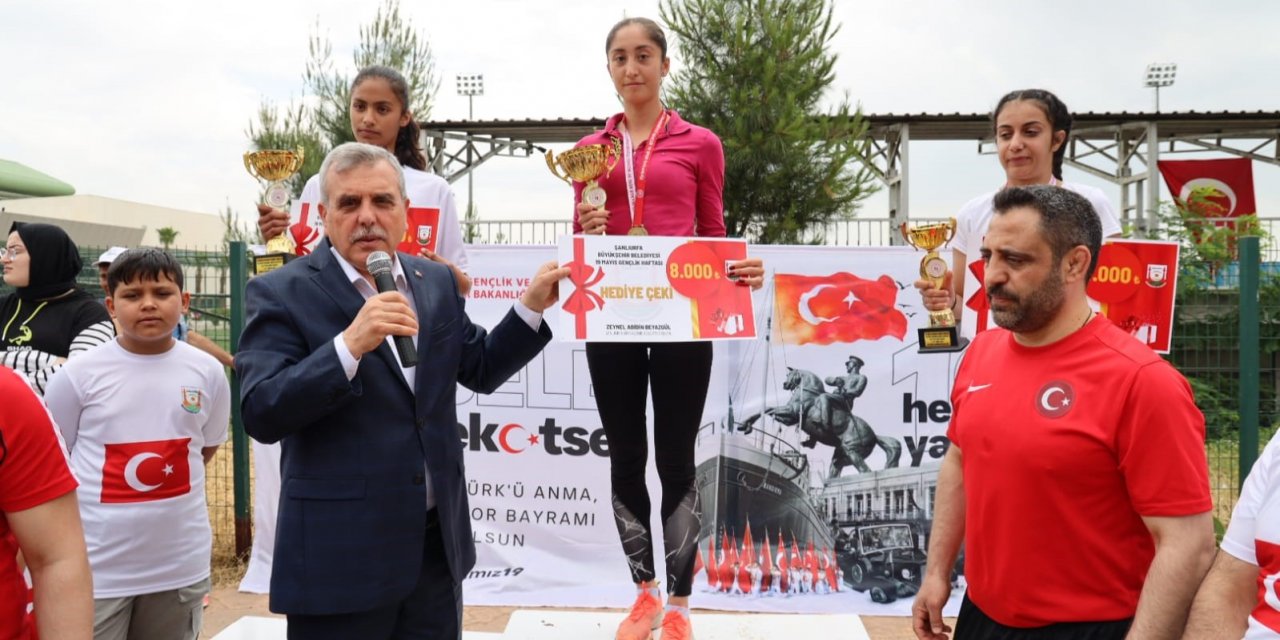 Dereceye girenler ödüllerini aldı