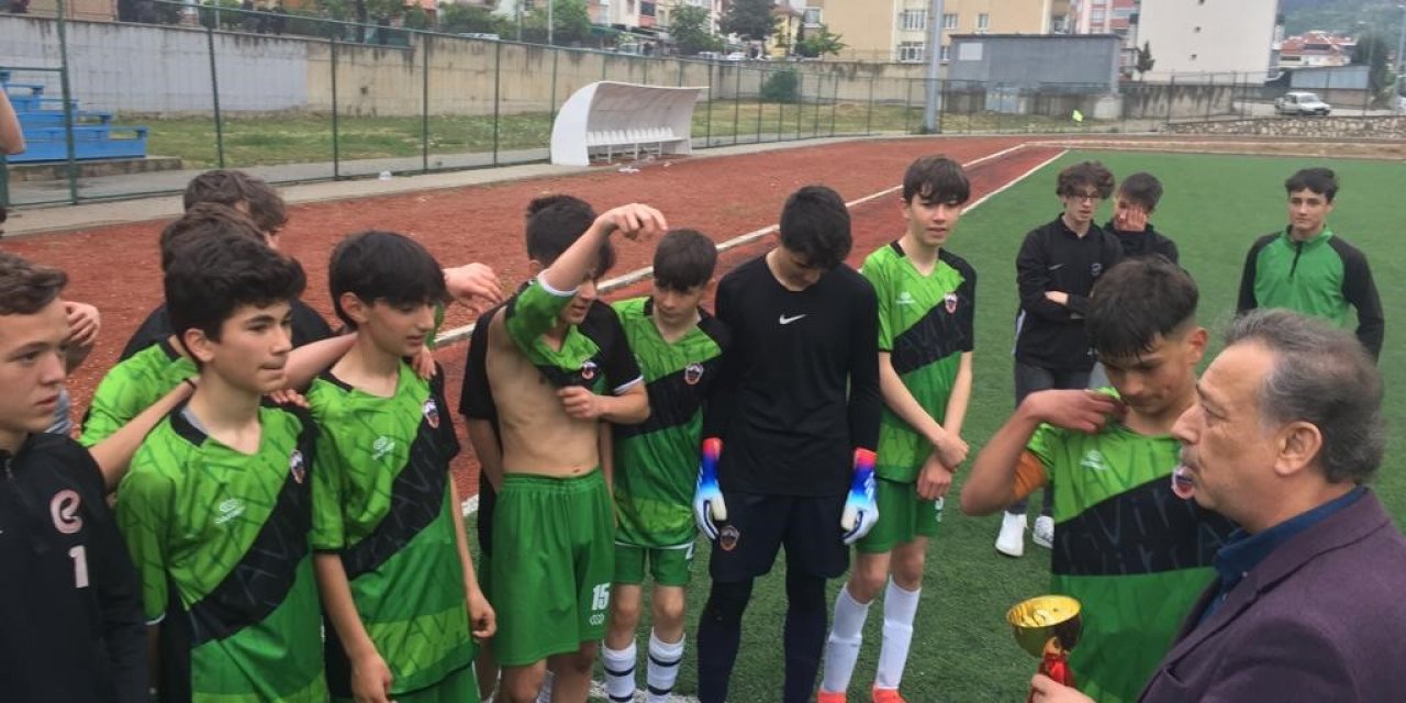 U15 Gençler Ligi şampiyonu Vitraspor oldu