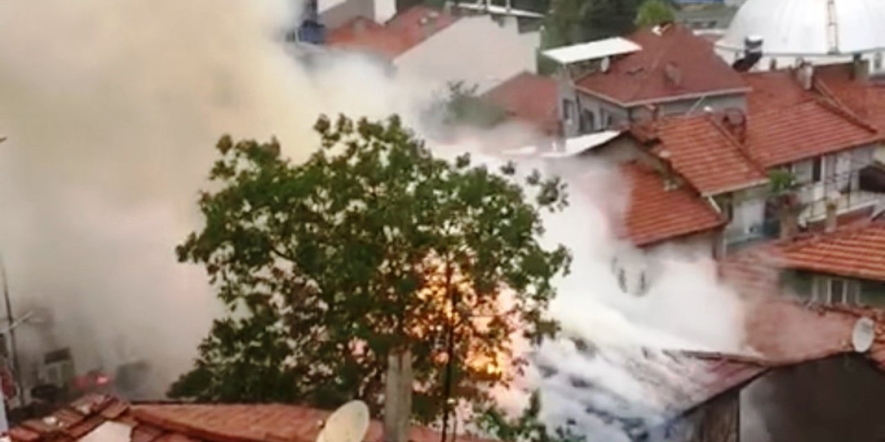 Emet’te ahşap ev yangını korkuttu