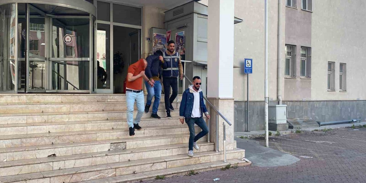 Aranan iki şahıs yakalandı