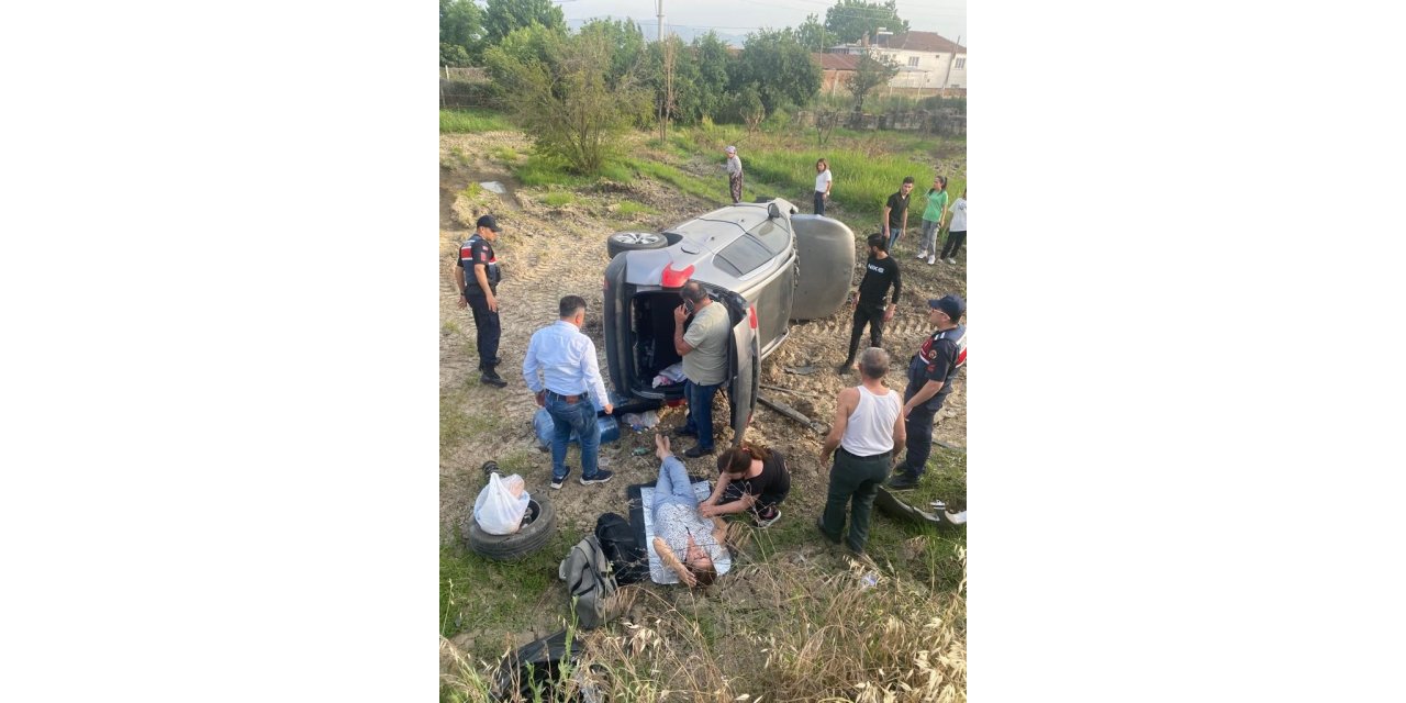 Aydın’da otomobil şarampole uçtu: 2 yaralı