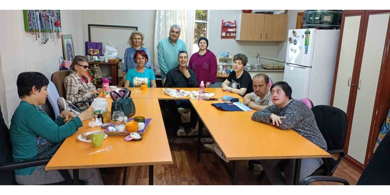 Burhaniye’de özel öğrenciler sergiye hazırlanıyor