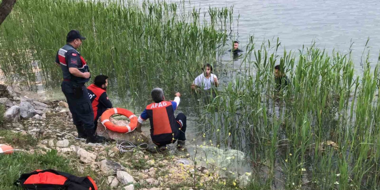 Bilecik’te gölete atlayarak intihara teşebbüs eden şahıs kurtarıldı