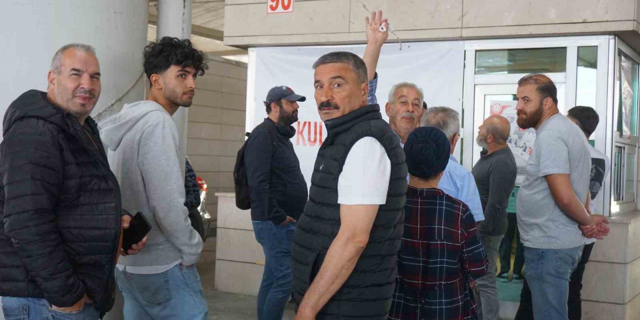Edirne’de yurt dışı seçmenlerin oy kullanma işlemi yoğun katılımla devam ediyor