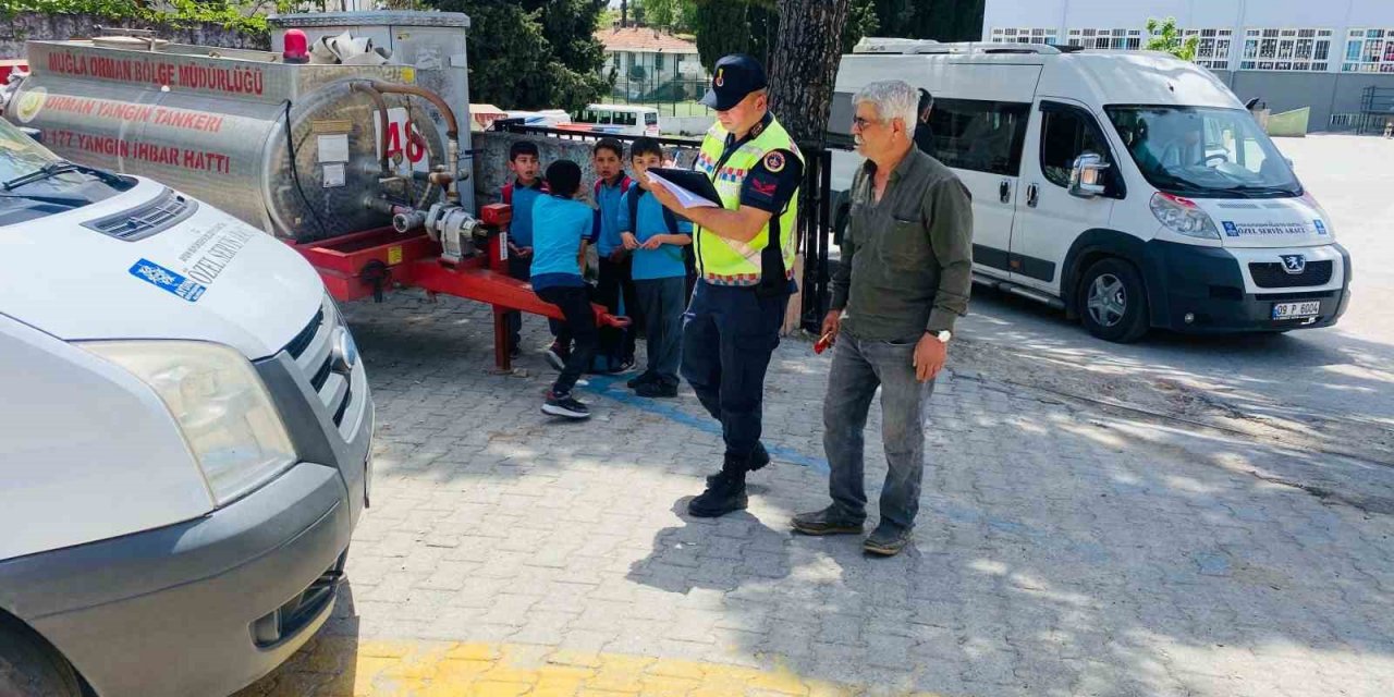 Aydın’da servis araçlarının denetimleri sürüyor